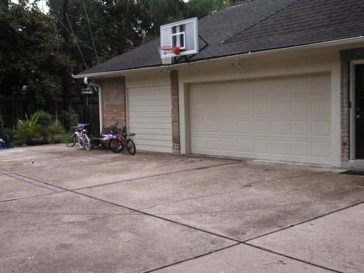 Garage - small traditional garage idea