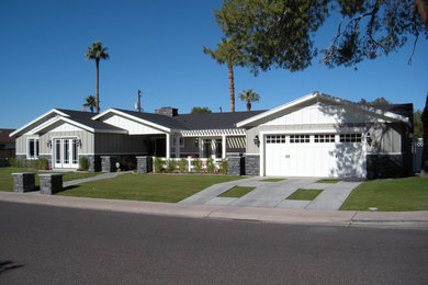 Traditional exterior home idea in Phoenix