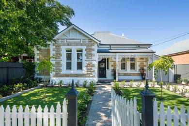 Großes, Einstöckiges Klassisches Einfamilienhaus mit Steinfassade und Blechdach in Adelaide