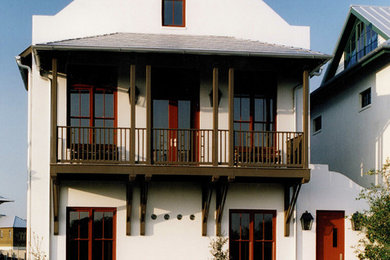 Coastal exterior home idea in Tampa