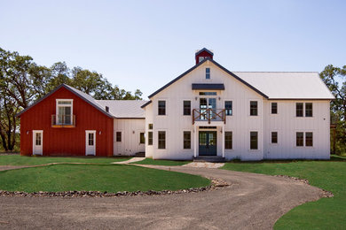 Example of a mid-sized farmhouse white two-story wood exterior home design in San Francisco with a gambrel roof