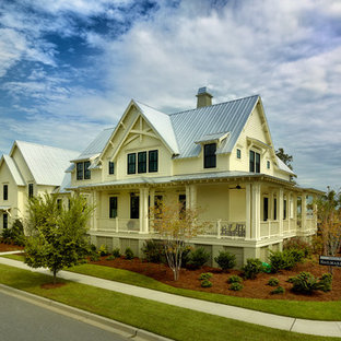 Traditional exterior home idea in Charleston