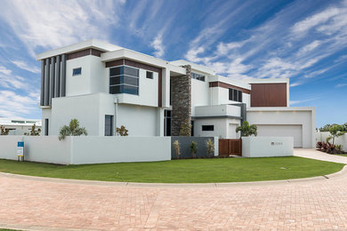 Photo of a large and white contemporary two floor house exterior in Gold Coast - Tweed.