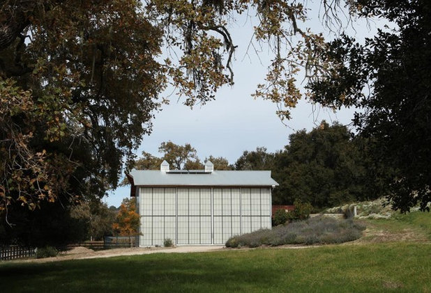 Farmhouse Exterior by Studio Carver Architects, Inc.