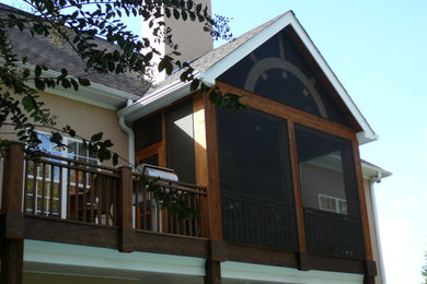 アトランタにあるトラディショナルスタイルのおしゃれな家の外観の写真