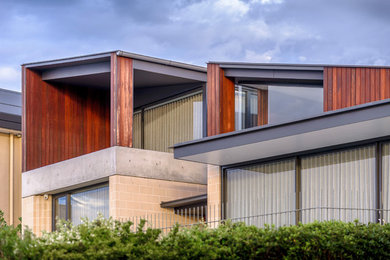 Idee per la villa moderna a due piani con copertura in metallo o lamiera