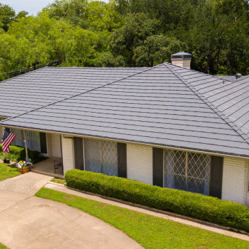 Shake roof on a lovely Texas home