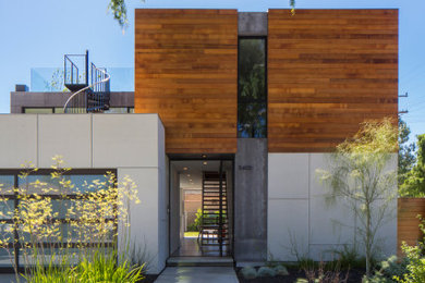 Inspiration for a contemporary exterior home remodel in Los Angeles