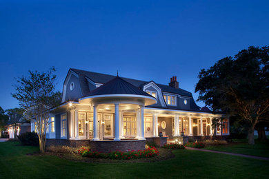 Example of a classic exterior home design in Tampa