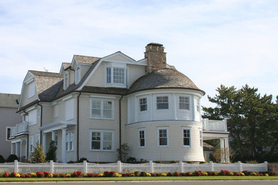Foto della facciata di una casa stile marinaro