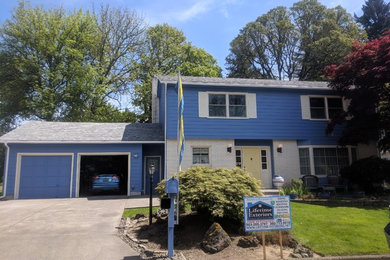 Example of a mid-sized transitional blue two-story concrete fiberboard exterior home design in Portland with a shingle roof
