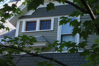 Design ideas for a classic house exterior in Burlington.