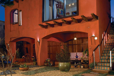 Источник вдохновения для домашнего уюта: дом в средиземноморском стиле с облицовкой из цементной штукатурки