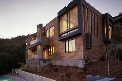 Diseño de fachada minimalista con revestimiento de madera