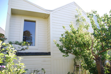 Example of a classic white exterior home design in San Francisco