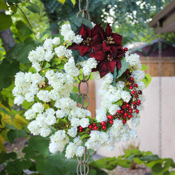 Snow in Summer - Illuminated Hops and Poinsettia Wreath