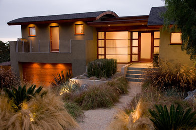 サンディエゴにあるコンテンポラリースタイルのおしゃれな家の外観の写真