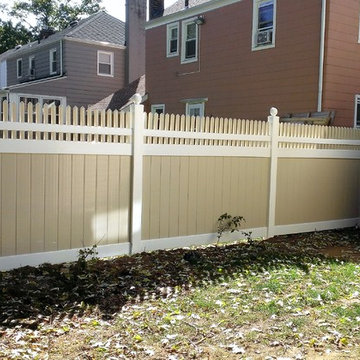 Solid with open accent in Beige and white Posts and rails