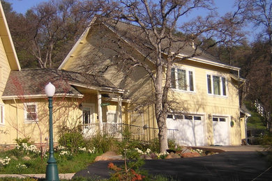 Example of a classic exterior home design in Sacramento