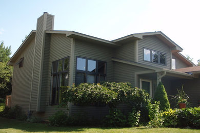 Photo of a contemporary house exterior in Burlington.