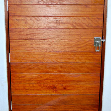 Southern California Mangaris Gate with Stainless Steel Gate Hardware