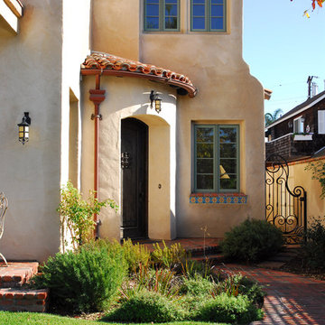 Spanish Colonial & Mediterranean Style Homes