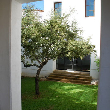 Spanish Oaks courtyard