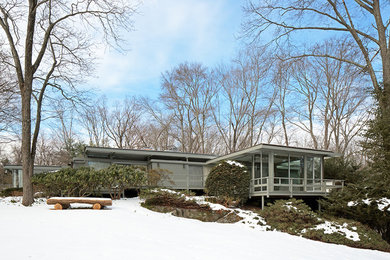 Inspiration for a modern exterior home remodel in New York