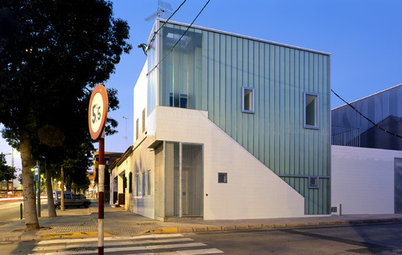 Casas Houzz: La vivienda industrial con patio del pintor Charris