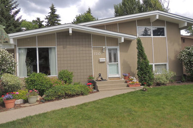 Example of a classic exterior home design in Edmonton