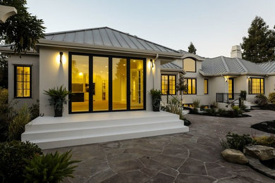サンフランシスコにあるトランジショナルスタイルのおしゃれな家の外観の写真