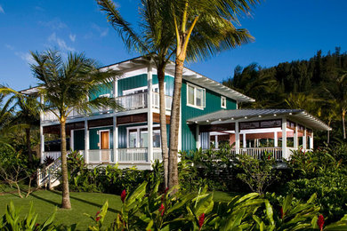 ハワイにあるビーチスタイルのおしゃれな家の外観の写真