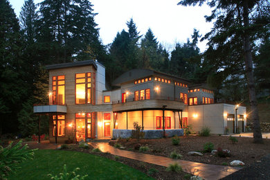Идея дизайна: двухэтажный, серый частный загородный дом среднего размера в современном стиле с облицовкой из бетона, плоской крышей и металлической крышей