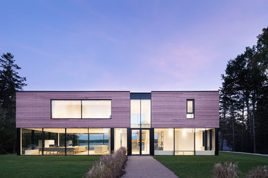 Foto de fachada de casa moderna con revestimiento de madera