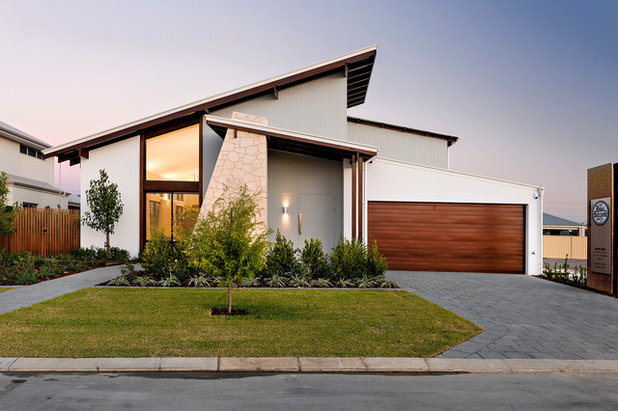 Contemporary Exterior by THE RURAL BUILDING COMPANY