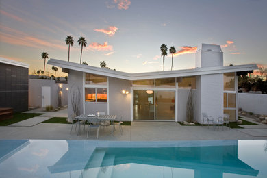 Mid-century modern exterior home idea in Los Angeles
