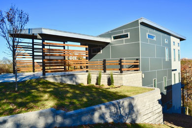 Imagen de fachada azul minimalista de tamaño medio de dos plantas con revestimiento de aglomerado de cemento y tejado de un solo tendido