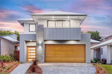 Kleines, Zweistöckiges Modernes Haus mit Mix-Fassade, grauer Fassadenfarbe und Halbwalmdach in Brisbane