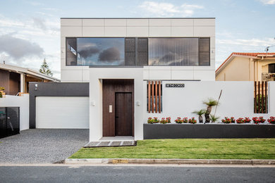 На фото: большой, двухэтажный, белый частный загородный дом в стиле модернизм с плоской крышей и металлической крышей