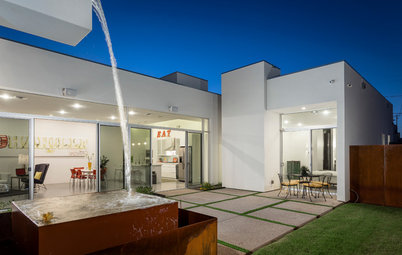 Houzz Tour: A Tale of Two Courtyards