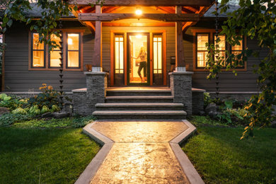 Example of an exterior home design in Minneapolis