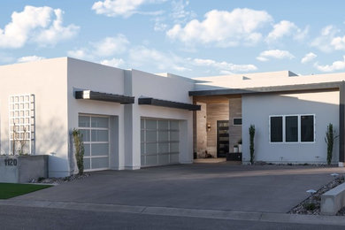 Contemporary house exterior in Phoenix.