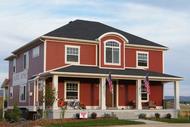 Идея дизайна: большой, двухэтажный, красный дом в стиле кантри с облицовкой из ЦСП
