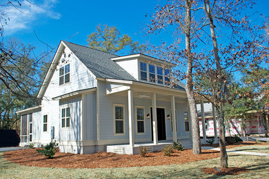 Design ideas for a country house exterior in Other.