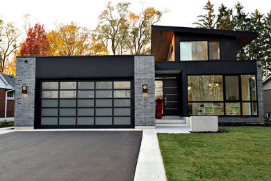 Minimalist exterior home photo in Toronto