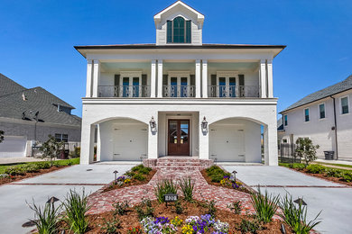 Example of an exterior home design in New Orleans