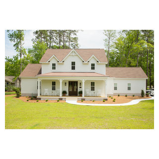 The Litchfield Plantation Classic Farm House - Country - House Exterior 