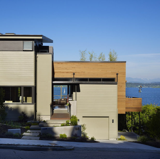 Modern House Exterior by DeForest Architects