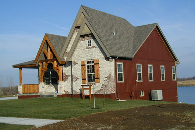 Example of a mid-sized mountain style red one-story brick exterior home design in Kansas City