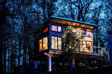 Стильный дизайн: частный загородный дом в современном стиле с металлической крышей - последний тренд